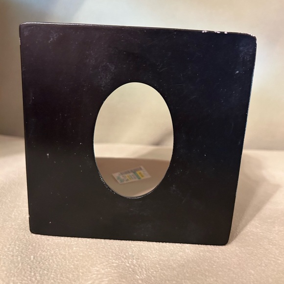 Jessica Mclintock Home Tissue box cover. - Picture 3 of 3